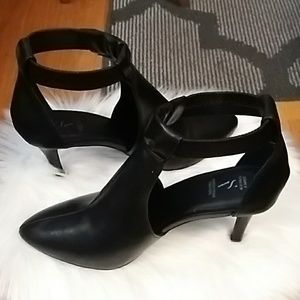 Simply Vera Wang Finch pumps,  nwb